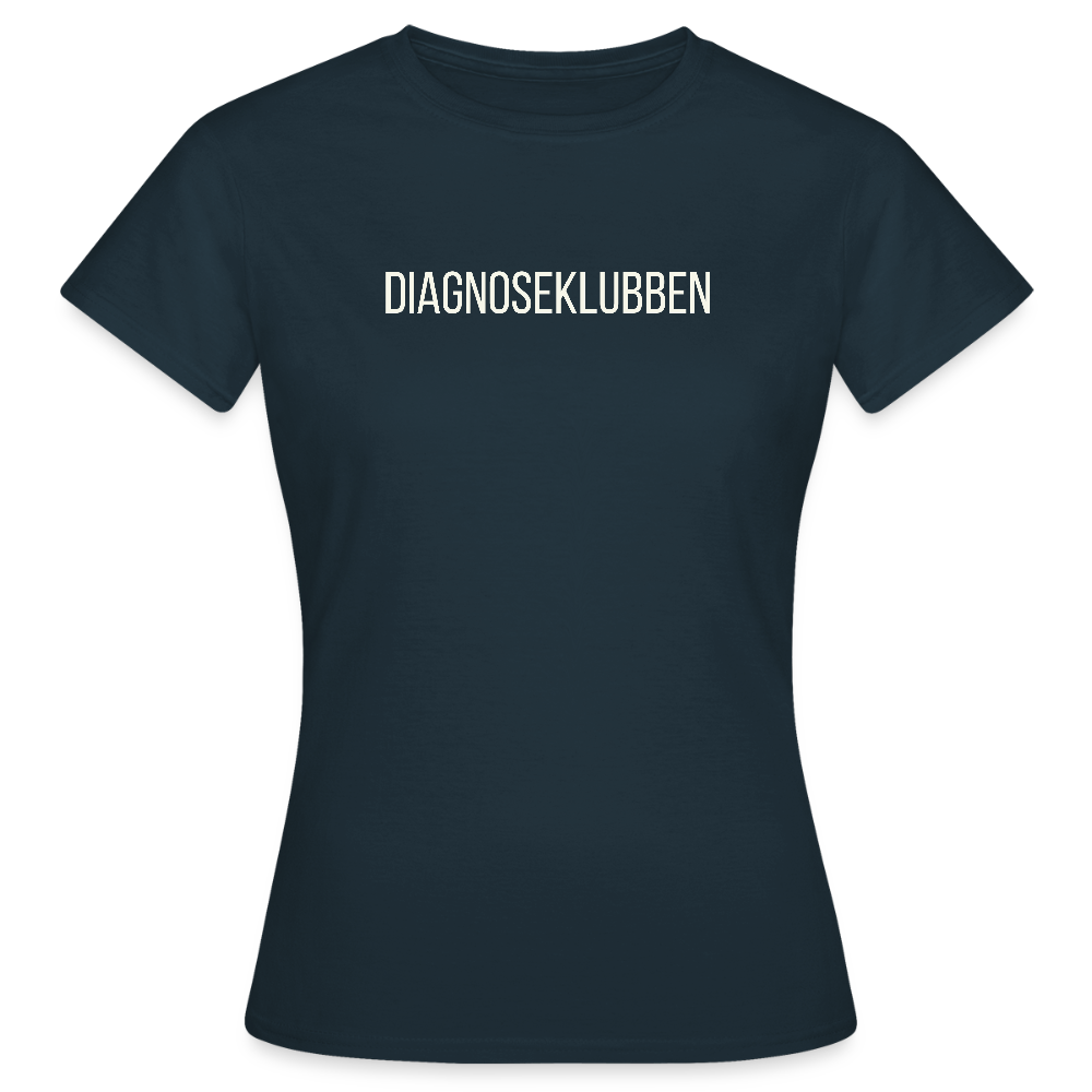 Dame T-shirt med hvid print - fås i flere farver - marineblå