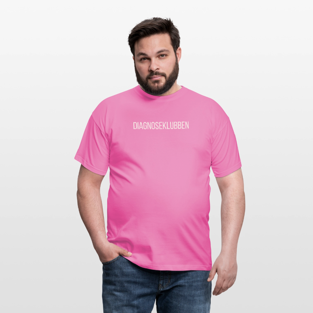 Herre-T-shirt med hvid tryk - fås i flere farver - pink